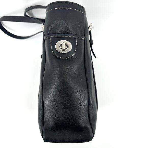 Coach Hamptons Shoulder‎ Tote Bag Black Leather Vintage Embossed Logo B06D-8E92 - Picture 7 of 13